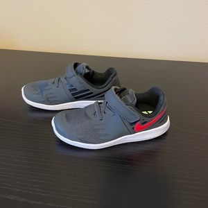 Nike Star Runners black/grey - size 10 youth